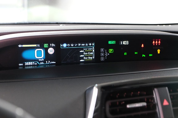 Toyota Prius Plug-in Hybrid 13 of 30