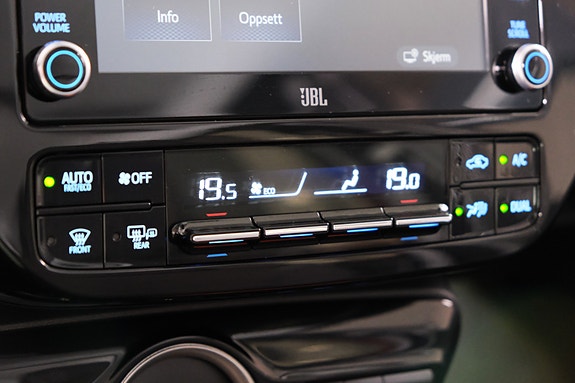 Toyota Prius Plug-in Hybrid 20 of 30