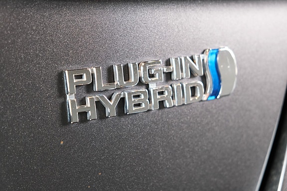 Toyota Prius Plug-in Hybrid 6 of 30
