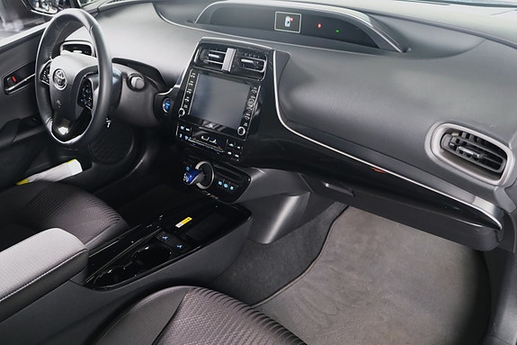 Toyota Prius Plug-in Hybrid 28 of 30