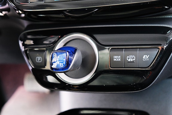 Toyota Prius Plug-in Hybrid 22 of 30