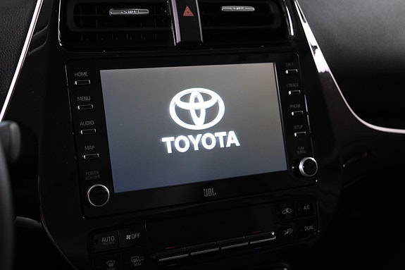 Toyota Prius Plug-in Hybrid 15 of 30