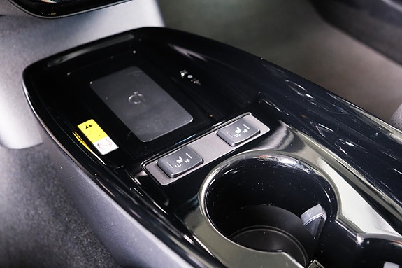 Toyota Prius Plug-in Hybrid 23 of 30