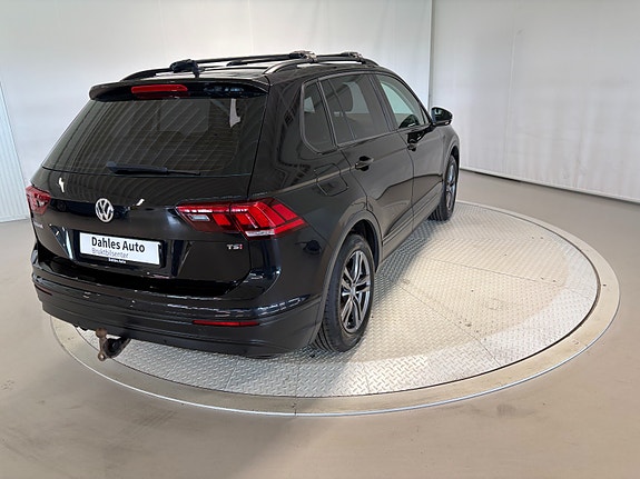 Volkswagen Tiguan 5 of 26