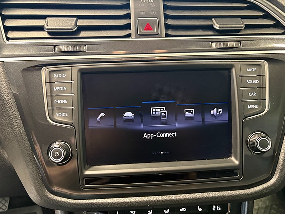 Volkswagen Tiguan 16 of 26