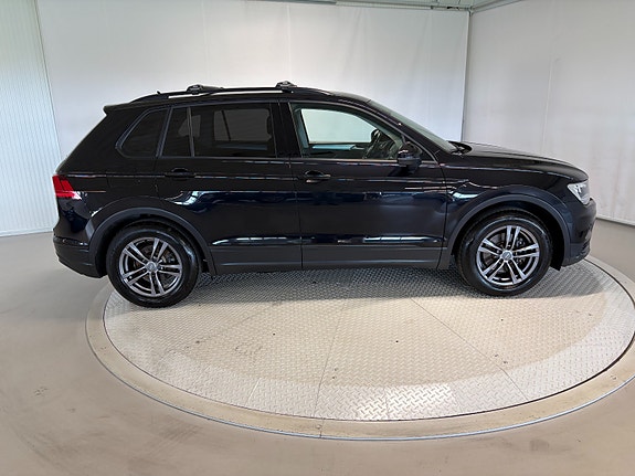Volkswagen Tiguan 4 of 26