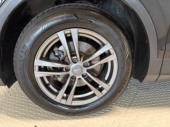 Volkswagen Tiguan 10 of 26