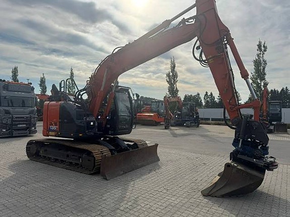 Hitachi ZX135US-6 6 of 13