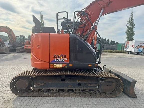 Hitachi ZX135US-6 4 of 13
