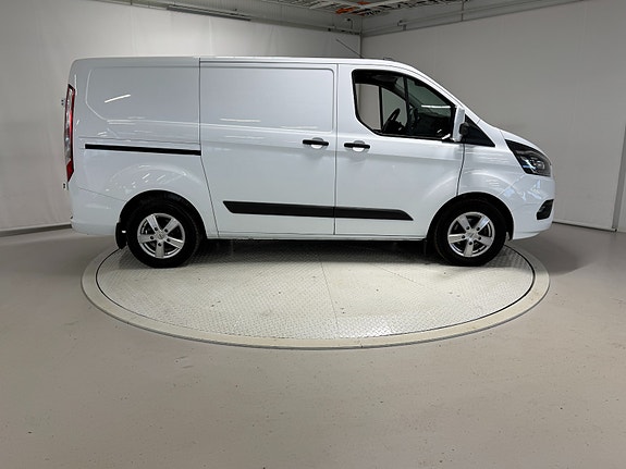 Ford Transit Custom 13 of 30
