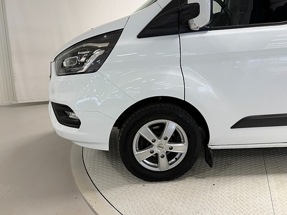 Ford Transit Custom 7 of 30