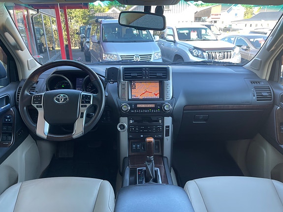 Toyota Land Cruiser 9 of 30
