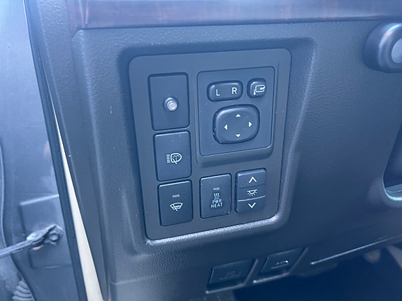 Toyota Land Cruiser 17 of 30