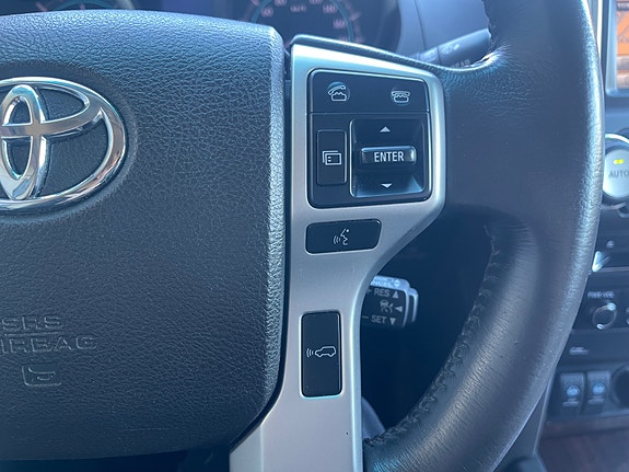 Toyota Land Cruiser 12 of 30