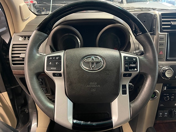 Toyota Land Cruiser 10 of 30