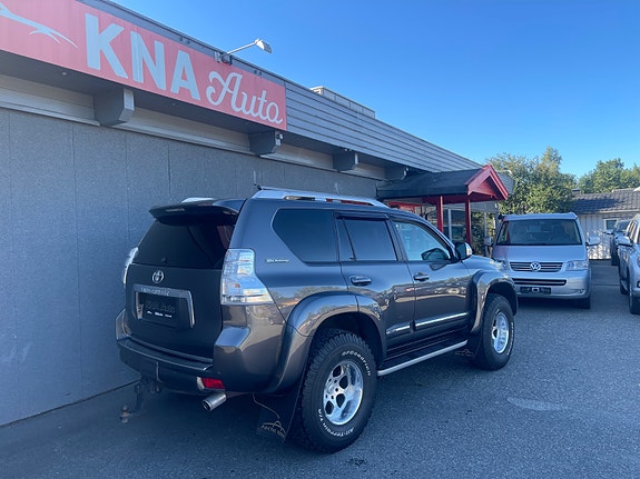 Toyota Land Cruiser 8 of 30