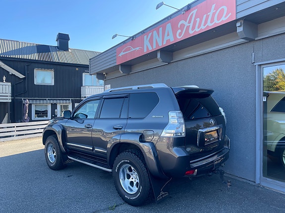 Toyota Land Cruiser 4 of 30