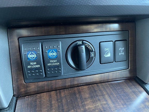 Toyota Land Cruiser 30 of 30