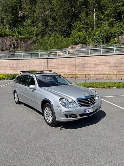 Mercedes-Benz E270 5 of 7