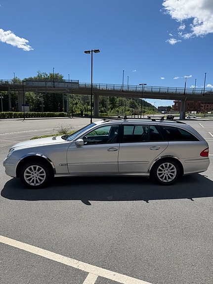 Mercedes-Benz E270 2 of 7
