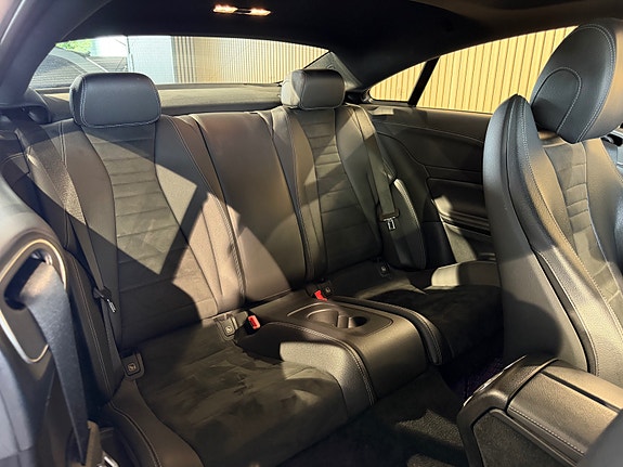 Mercedes-Benz E200 9 of 30