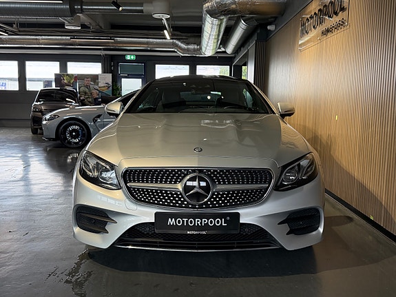 Mercedes-Benz E200 2 of 30