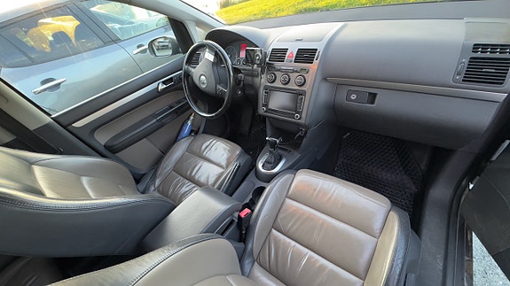 Volkswagen Touran 4 of 12