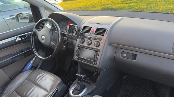 Volkswagen Touran 3 of 12