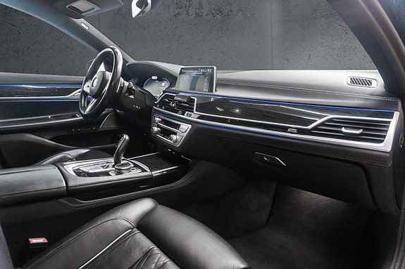 BMW 745Le 19 of 30