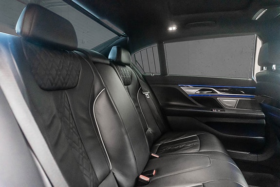BMW 745Le 23 of 30