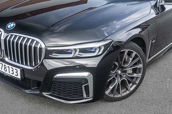BMW 745Le 2 of 30