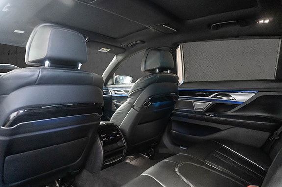 BMW 745Le 22 of 30