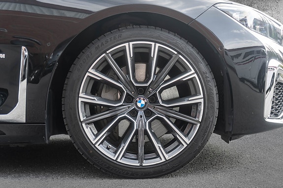 BMW 745Le 12 of 30
