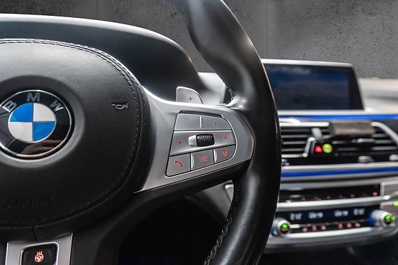BMW 745Le 28 of 30