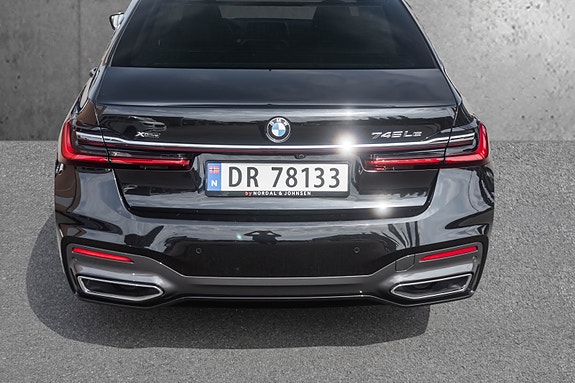 BMW 745Le 10 of 30