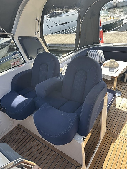 Marex Sun Cruiser med stor badeplattform, 30 fot selges. 13 of 30