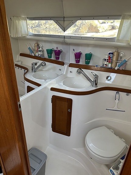 Marex Sun Cruiser med stor badeplattform, 30 fot selges. 24 of 30