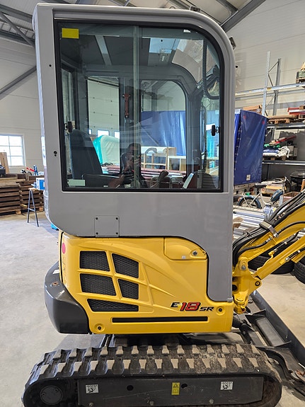 New Holland E18SR med 4 redskap 2 of 17