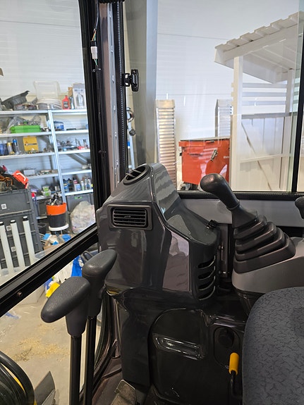 New Holland E18SR med 4 redskap 5 of 17
