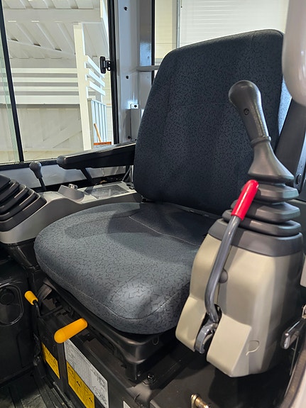 New Holland E18SR med 4 redskap 6 of 17