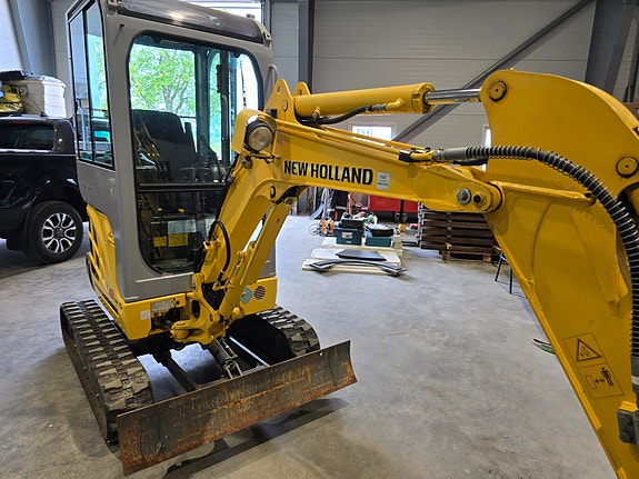New Holland E18SR med 4 redskap 15 of 17
