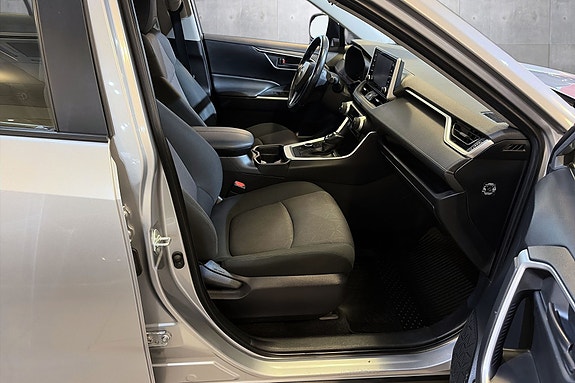 Toyota RAV4 10 of 28