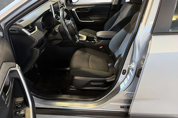 Toyota RAV4 8 of 28
