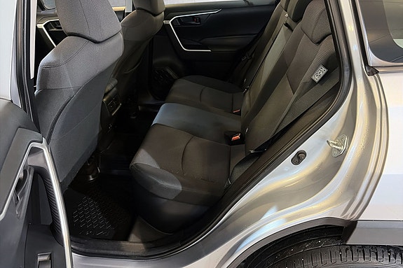 Toyota RAV4 9 of 28