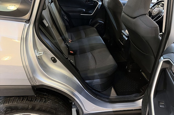 Toyota RAV4 11 of 28