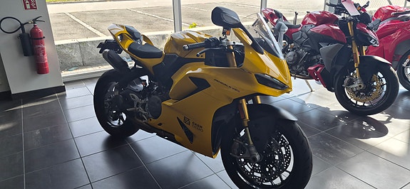 Ducati Panigale V2S 3 of 5