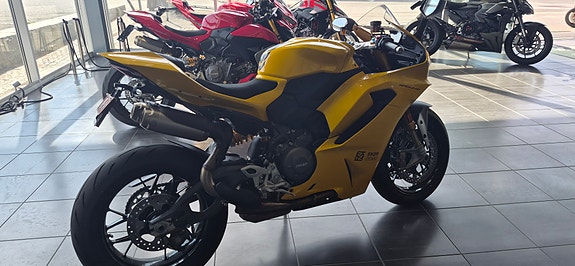 Ducati Panigale V2S 4 of 5
