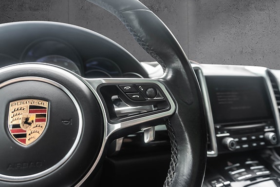 Porsche Cayenne S 28 of 30
