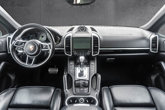 Porsche Cayenne S 12 of 30