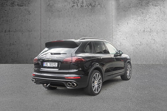 Porsche Cayenne S 6 of 30
